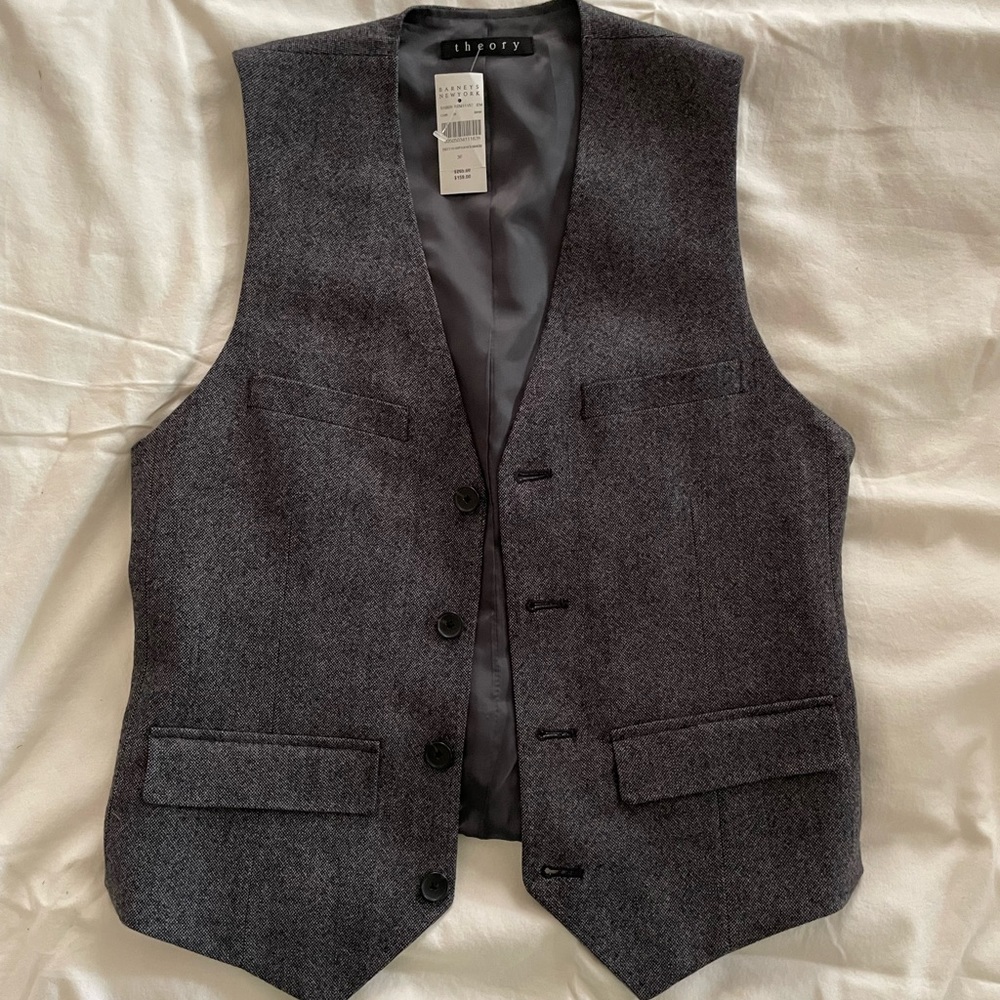 Wool theory Vest in Charcoal